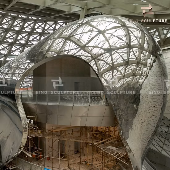 Sculpture en nuage en acier inoxydable polissant un grand miroir